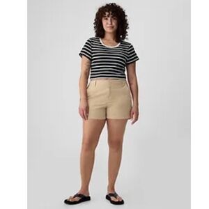 NWT GAP Downtown Khaki Short 5”